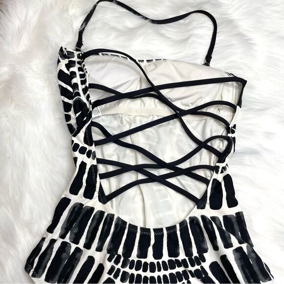 Trina Turk Black and White Algiers Bandeau One Piece Swimsuit Size 4 - Picture 6 of 7